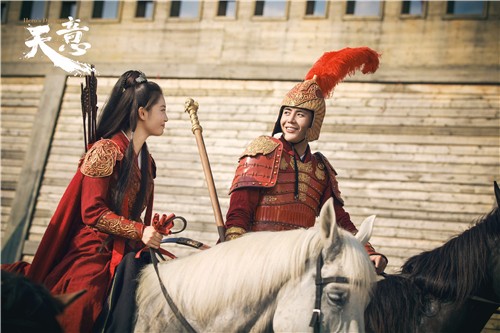 唐嫣为旗下新人站台 于济玮田依桐《天意》上演新版"霸王别姬"