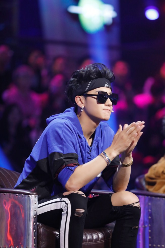 《这就是街舞》黄子韬敬业满分 花式"求砸"拉票