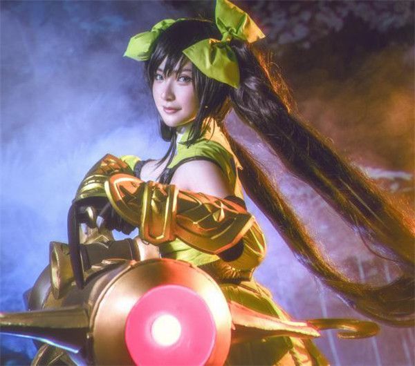 仙气十足孙尚香cosplay网友这么重的大炮你是怎么拿起来的