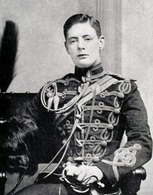 领导二战的英国首相丘吉尔当年为什么会被非洲人的俘虏?