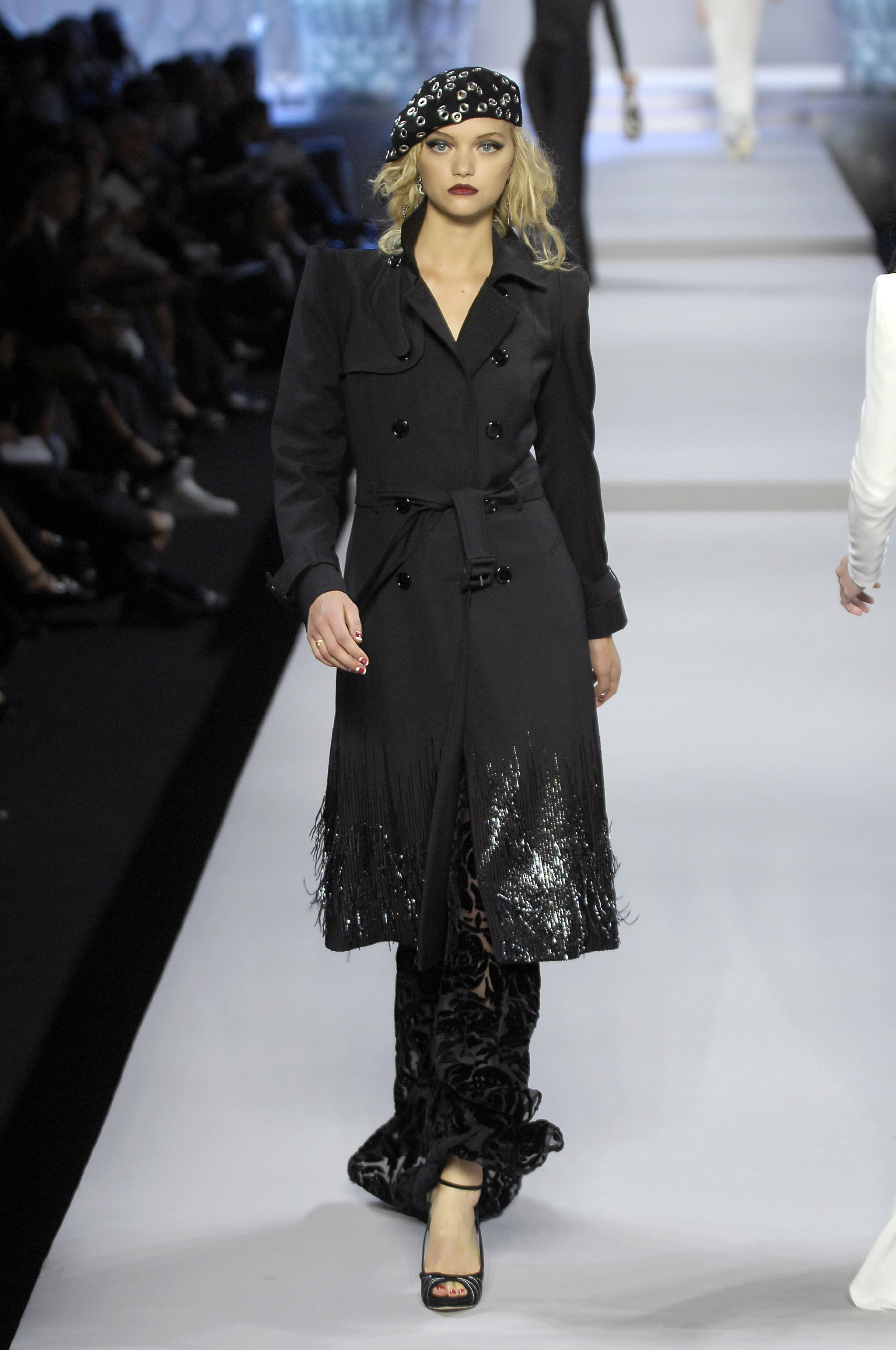 dior s/s 2008: 没统计过福娃走过多少次雕牌,反正次数不多