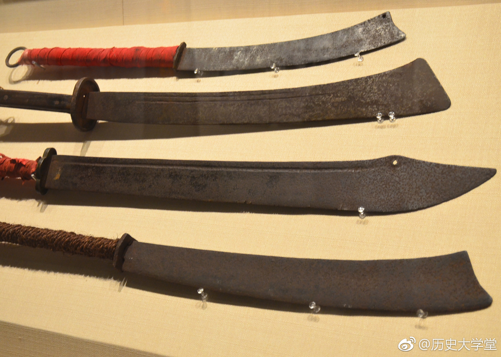 抗日游击队大刀.这是最典型的传统冷兵器之一"中国大刀"