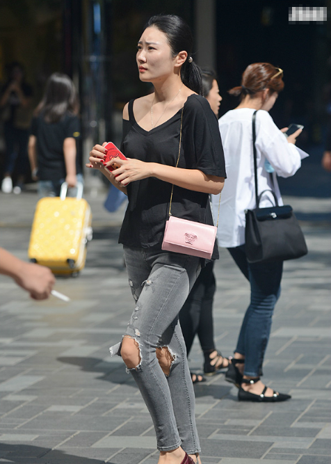 街拍,下班回家的路上美女如云,香汗淋漓,网友,微胖太迷人