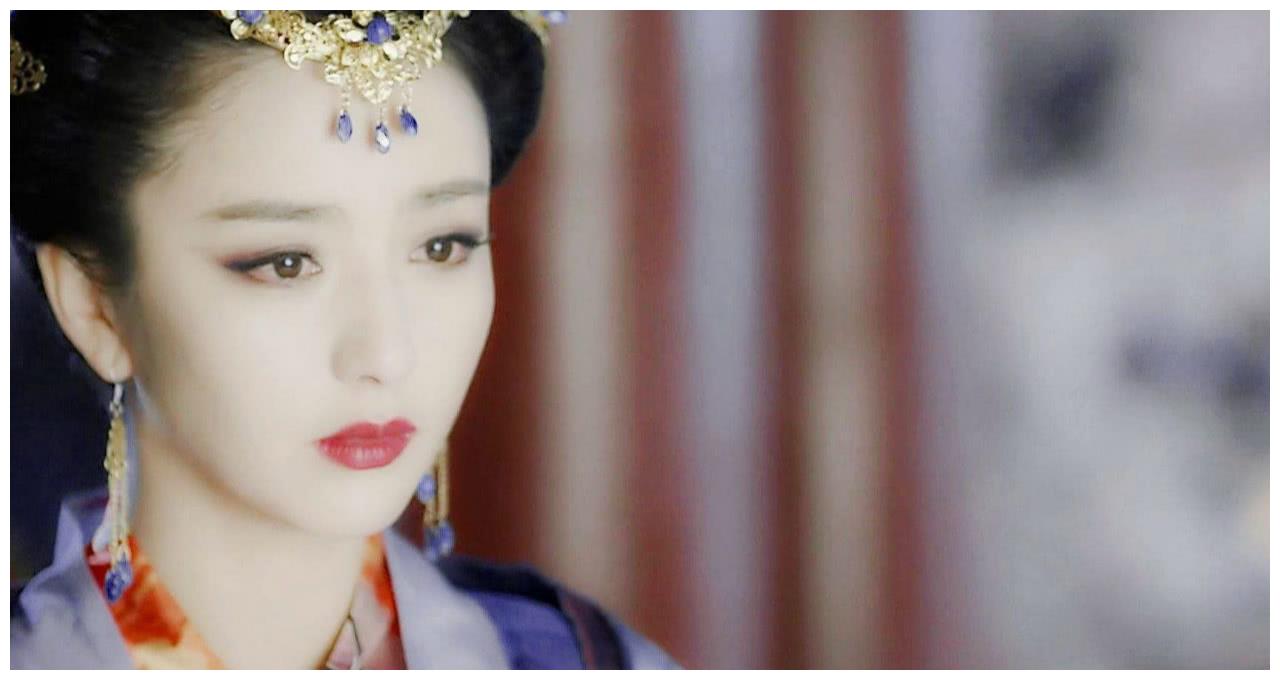 她出生就被抛弃,3天后又被捡回家还活着,29岁当了皇后