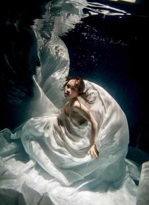 水下婚纱照让你美出新高度