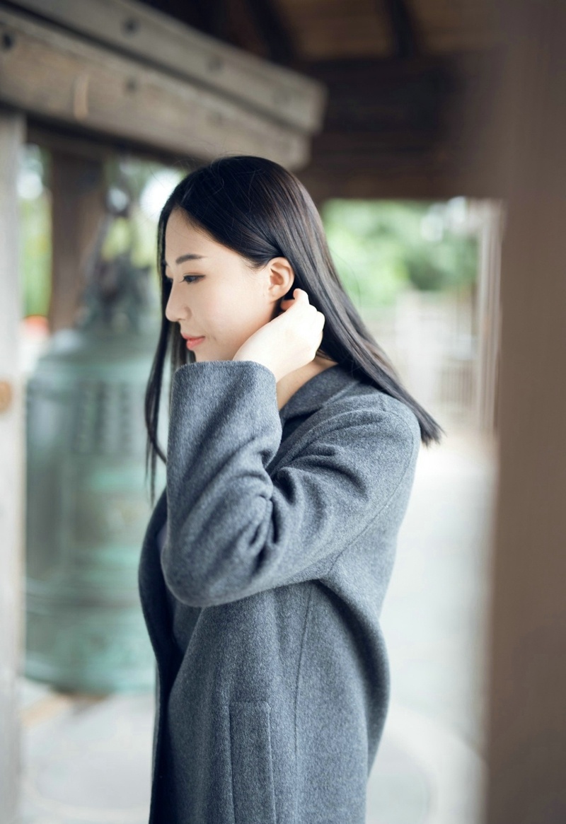 大衣美女素雅高挑安静怡人写真集 @微相册 @微博摄影