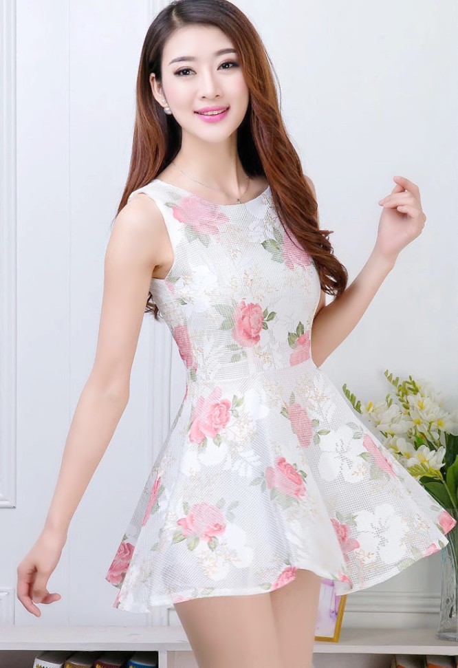 一个长发飘逸的高雅气质美裙女神