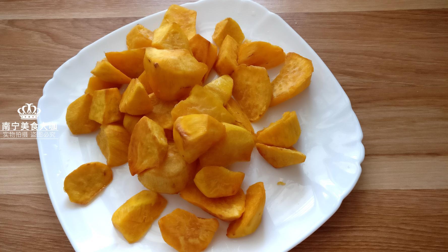 拔丝地瓜跟我学着这样做,拔出好多的丝,口感酥软,颜色金黄诱人