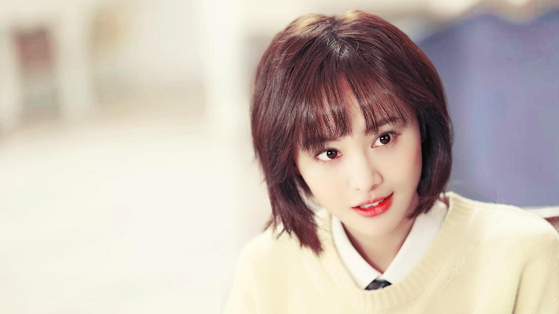 郑爽在当红小花中是少数口碑呈现两极化的女明星,喜欢她的人说她性格