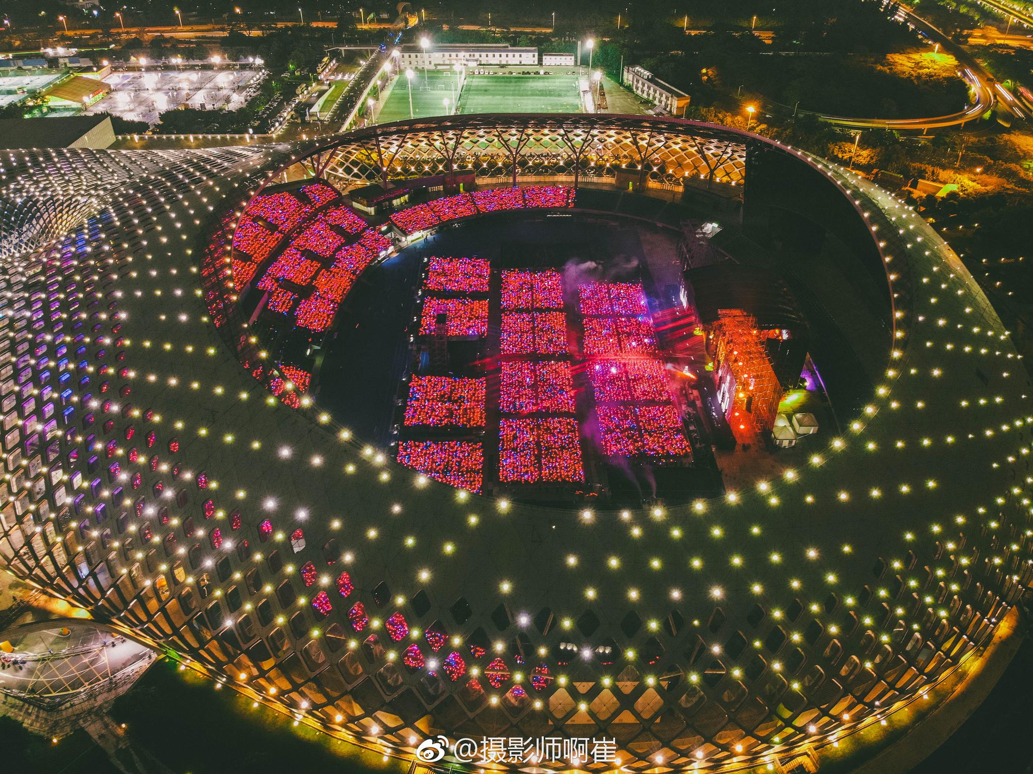 张杰演唱会深圳站,今夜深圳湾体育中心因为有星海而更加美丽
