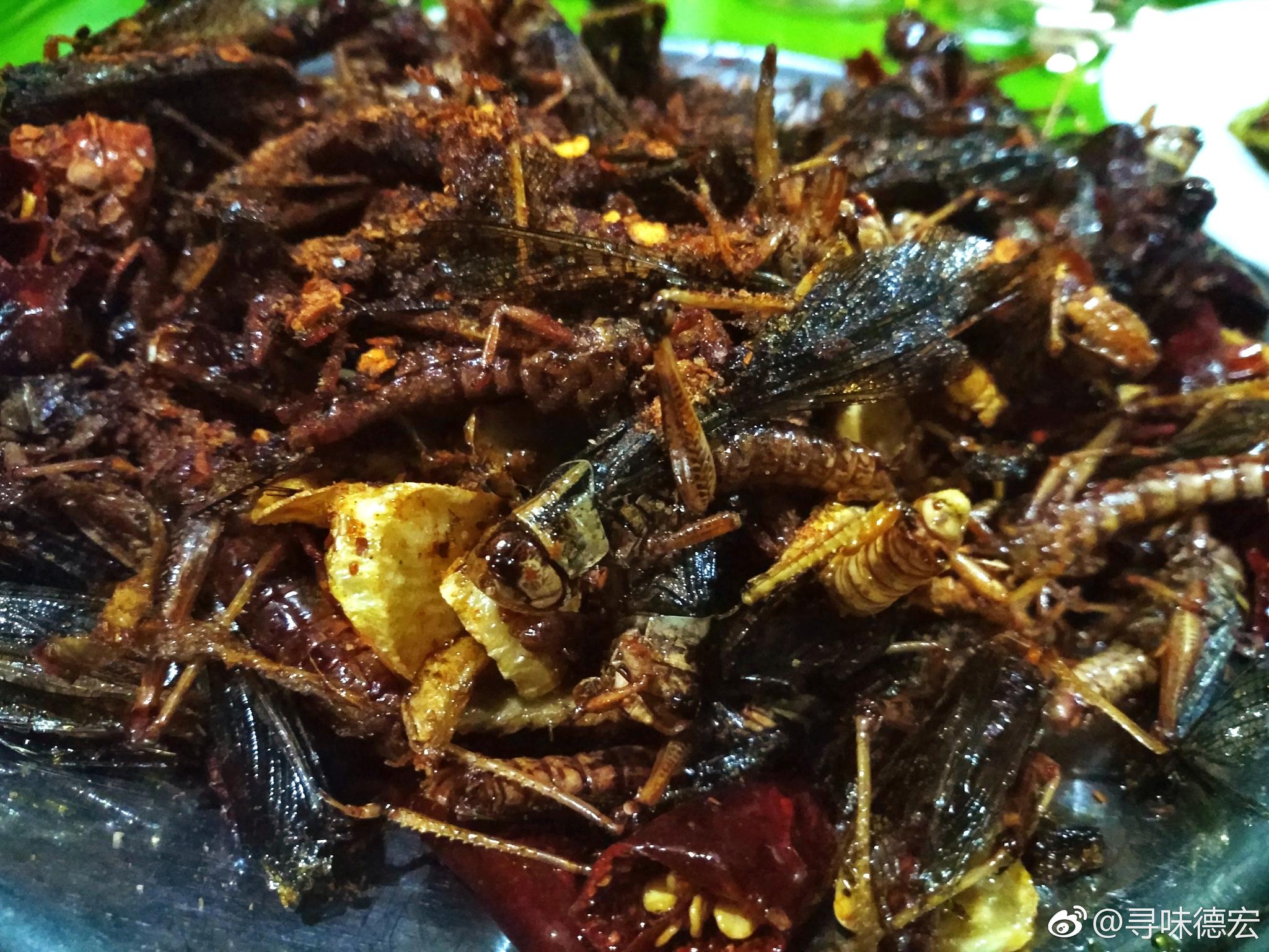 夜深了,是否已入睡如果没不妨来吃烤串