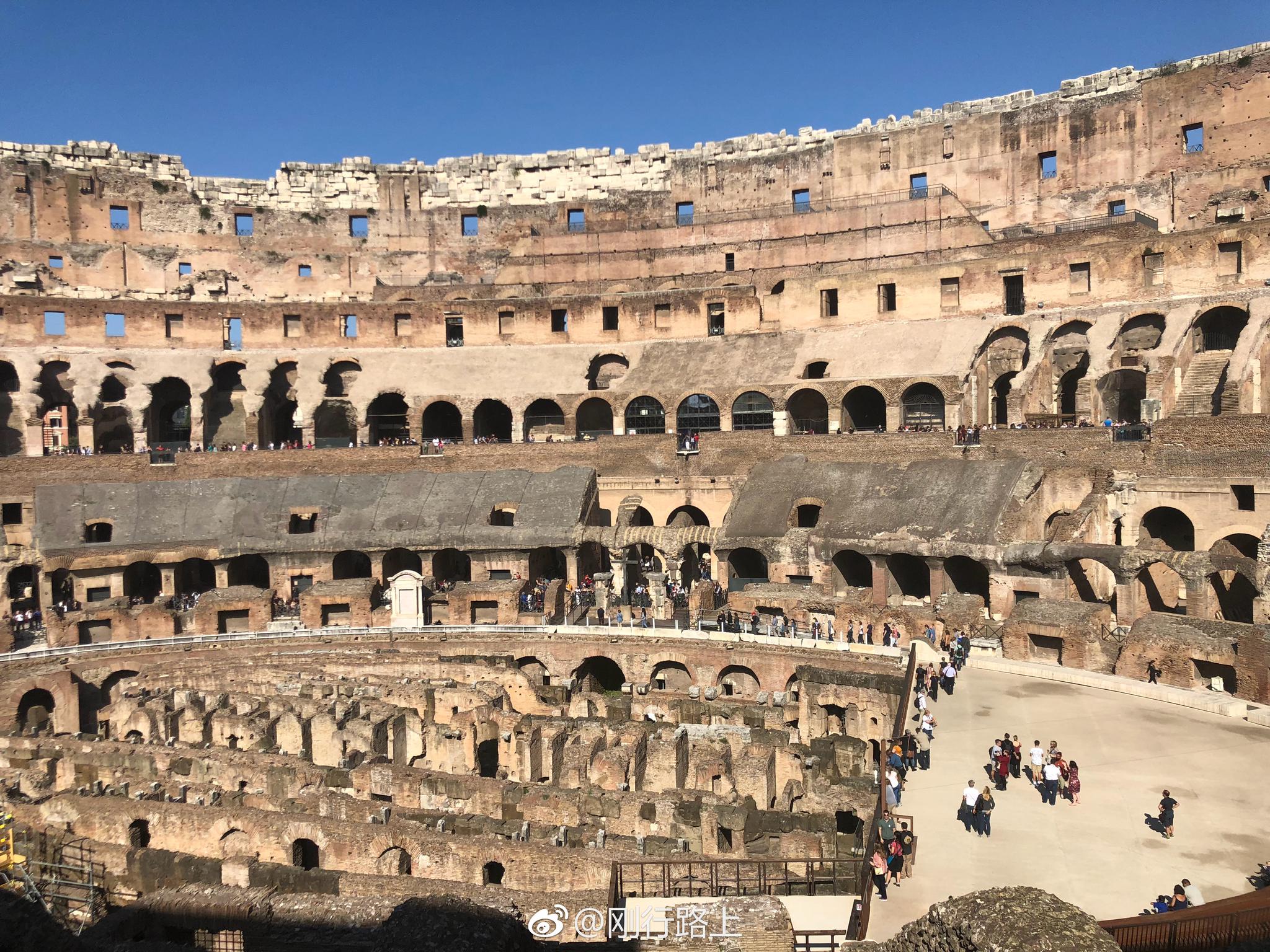 斗兽场是古罗马举行人兽表演的地方