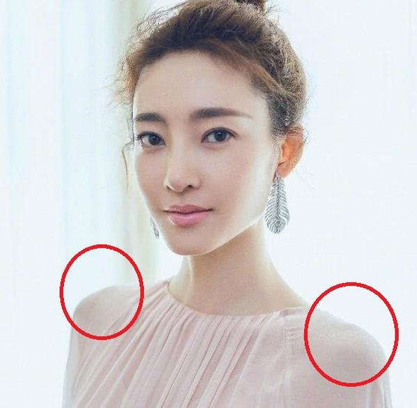 就算是镜头拉近也让人羡慕得不得了,尤其是肩膀上突出的骨骼可是相当