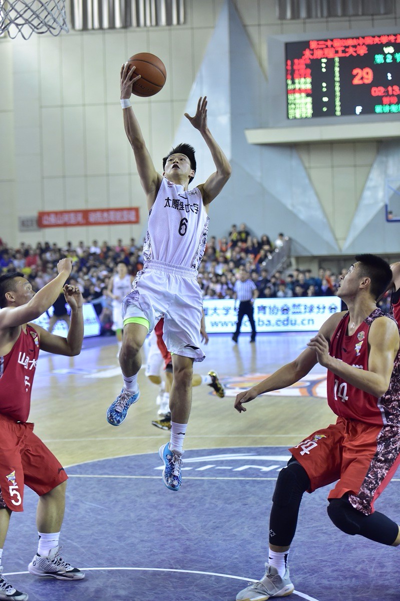 4月17日,在第20届 cuba(中国大学生篮球联赛)西北赛区男篮决赛中,太原