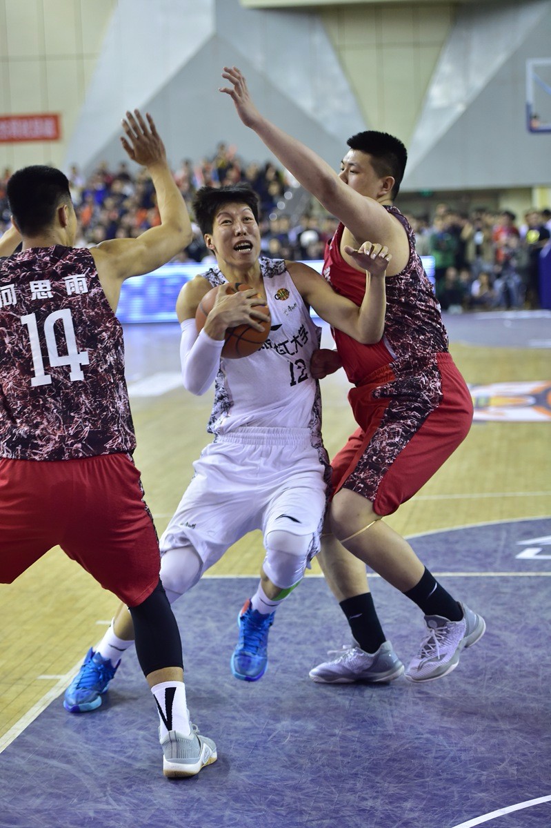 4月17日,在第20届 cuba(中国大学生篮球联赛)西北赛区男篮决赛中,太原