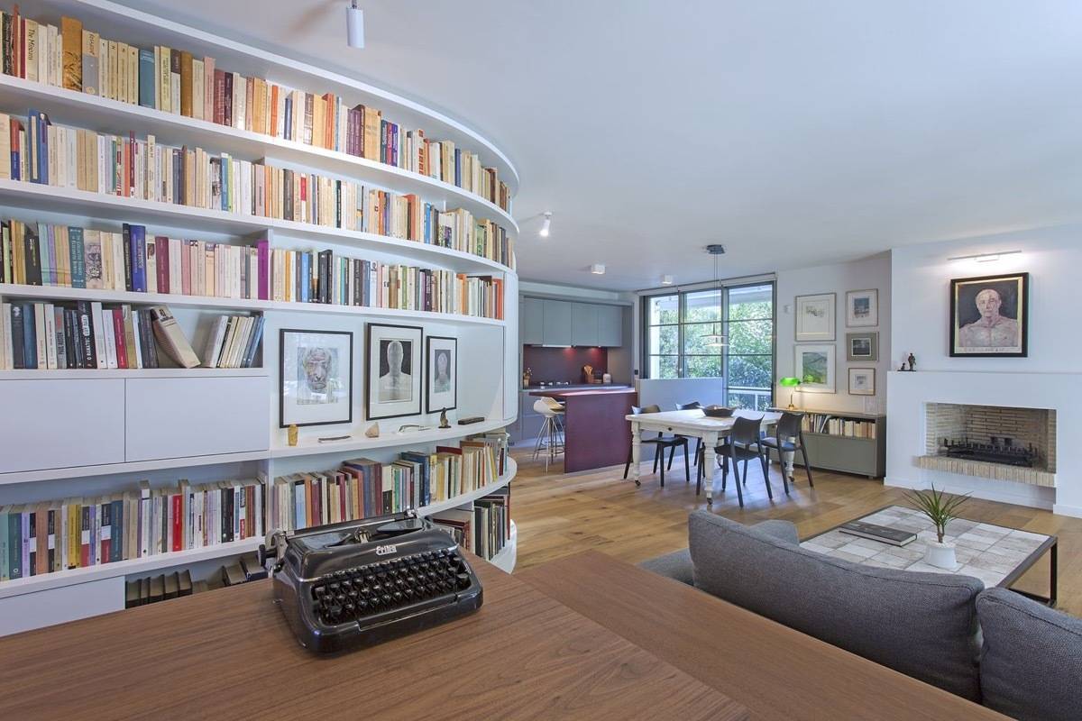 爱书人之家,顶天立地的弧形书架,帅呆了.