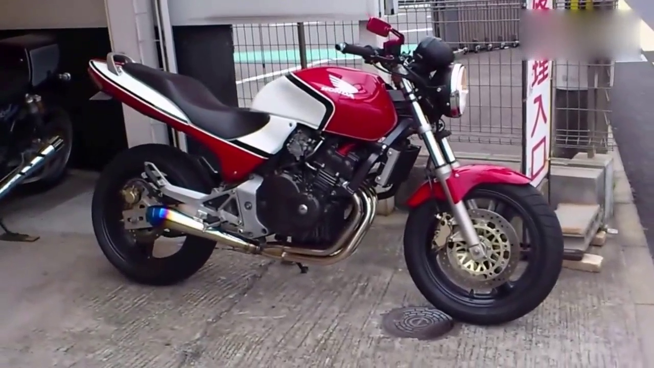 一定大卖的四缸小排量!本田小黄蜂250摩托车,