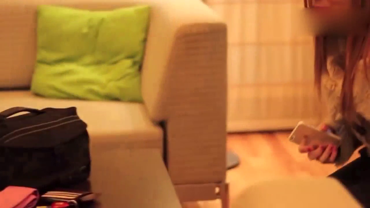 妹子酒店偷走客人法拉利,高跟鞋踩油门狂飙时