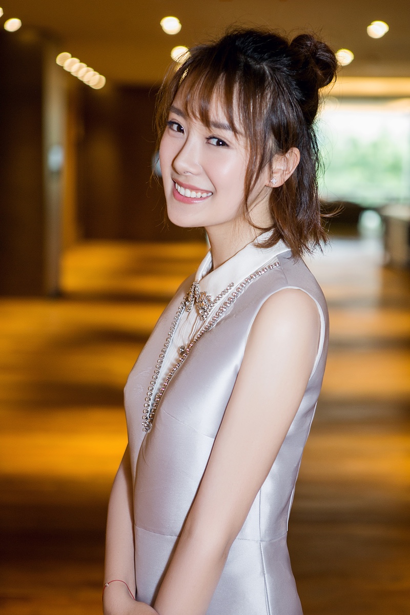 王渊慧亮相发布会 妆容淡雅仙气袭人