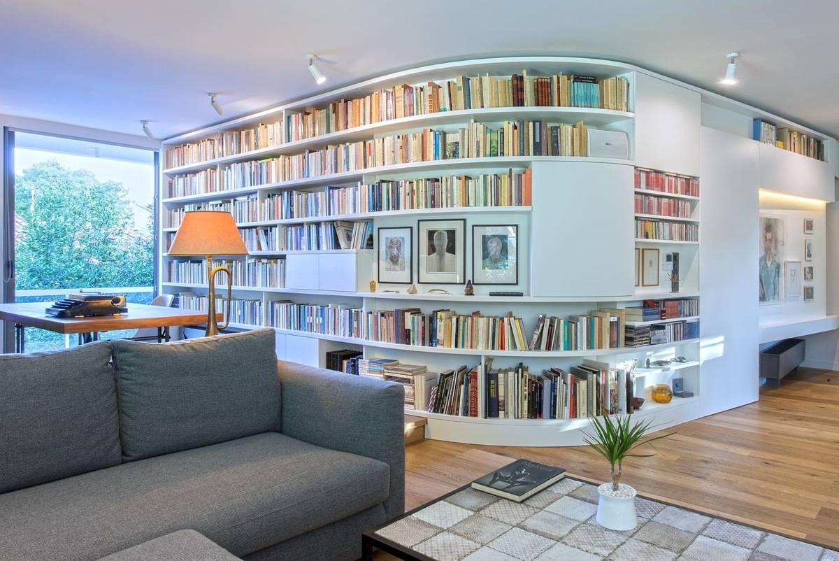 爱书人之家,顶天立地的弧形书架,帅呆了.