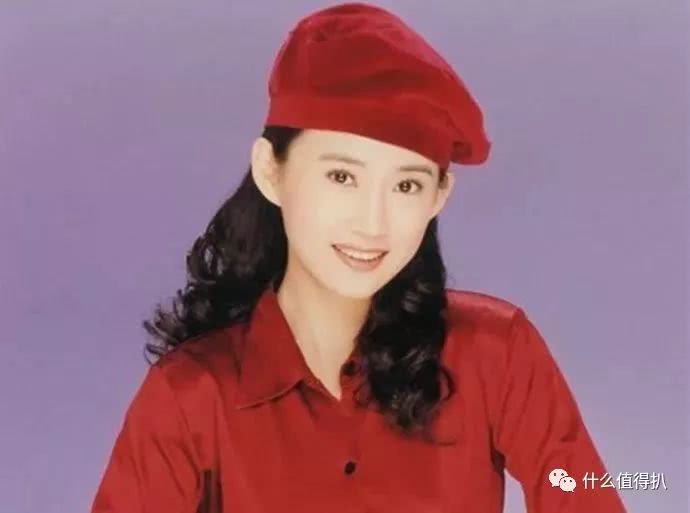 桑妮,原名叫做苏芸筠,出生于台湾,她本人就像她的名字一样,温婉,优雅.