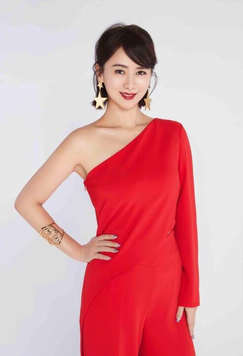 50岁翁虹近照曝光保养得宜被赞为逆生长女王