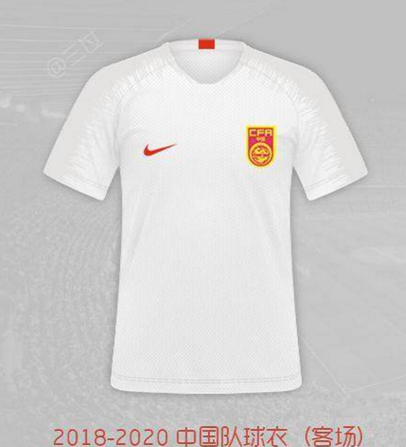 喜讯!国足球衣颜色终于回归经典,球迷反吐槽:应