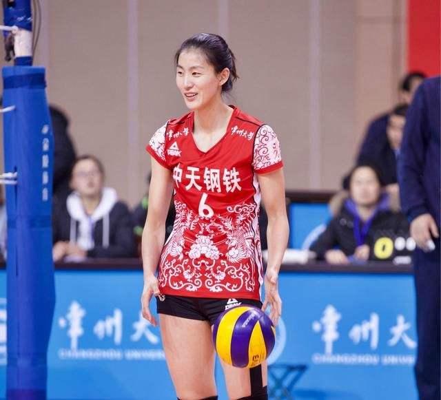 她已经24岁了,这6人是孙海平,郁佳睿,蔡雅倩,梅笑寒,戎万千百和孙燕