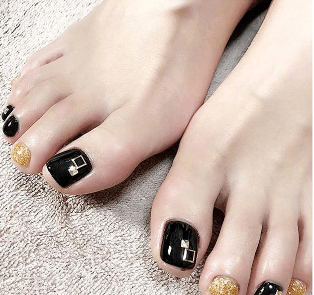 精致的小仙女们不能错过的高级感脚美甲pick一下