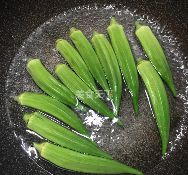 很多人不喜欢青葵的黏腻口感浇上这些调料口感清新一点也不黏滑