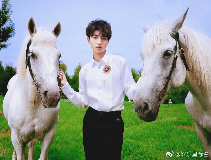 十八岁的王俊凯已成绝版,十九岁的少年骑马到来