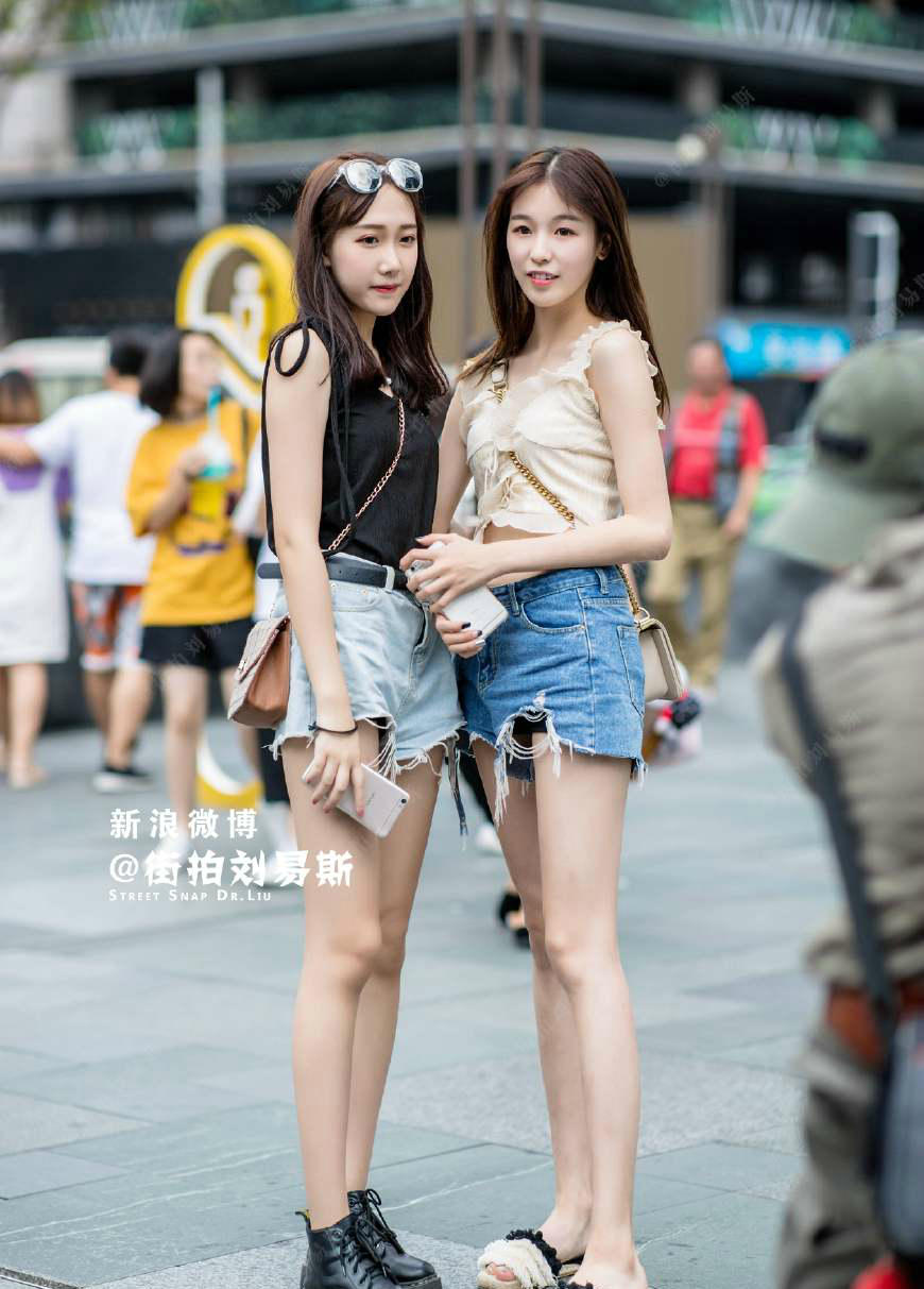 街拍美女,拥有大长腿的漂亮女生,走到哪儿都是焦点|小姐姐|女生|焦点_新浪新闻