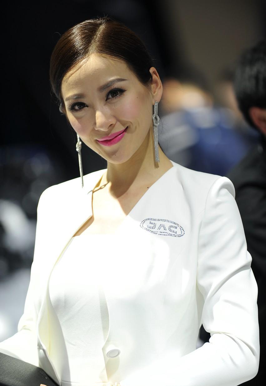 谁说上海车展无美女礼仪模特傻傻分不清上
