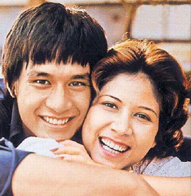 歌坛地位比那英王菲还高,老公去世4年后她怀孕了,如今女儿31岁