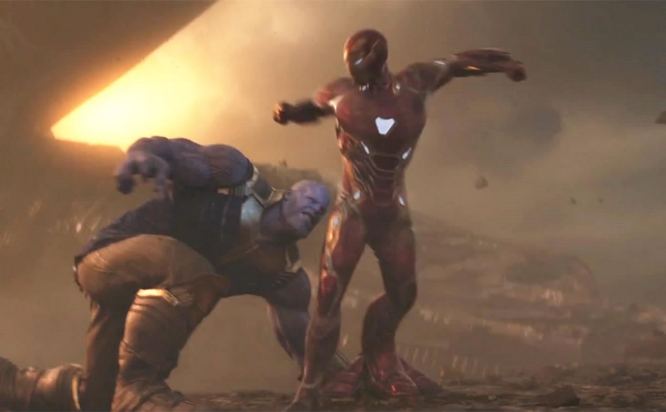 打出一滴血后灭霸开始反击,也手撕了钢铁侠的纳米战甲,不过结局以