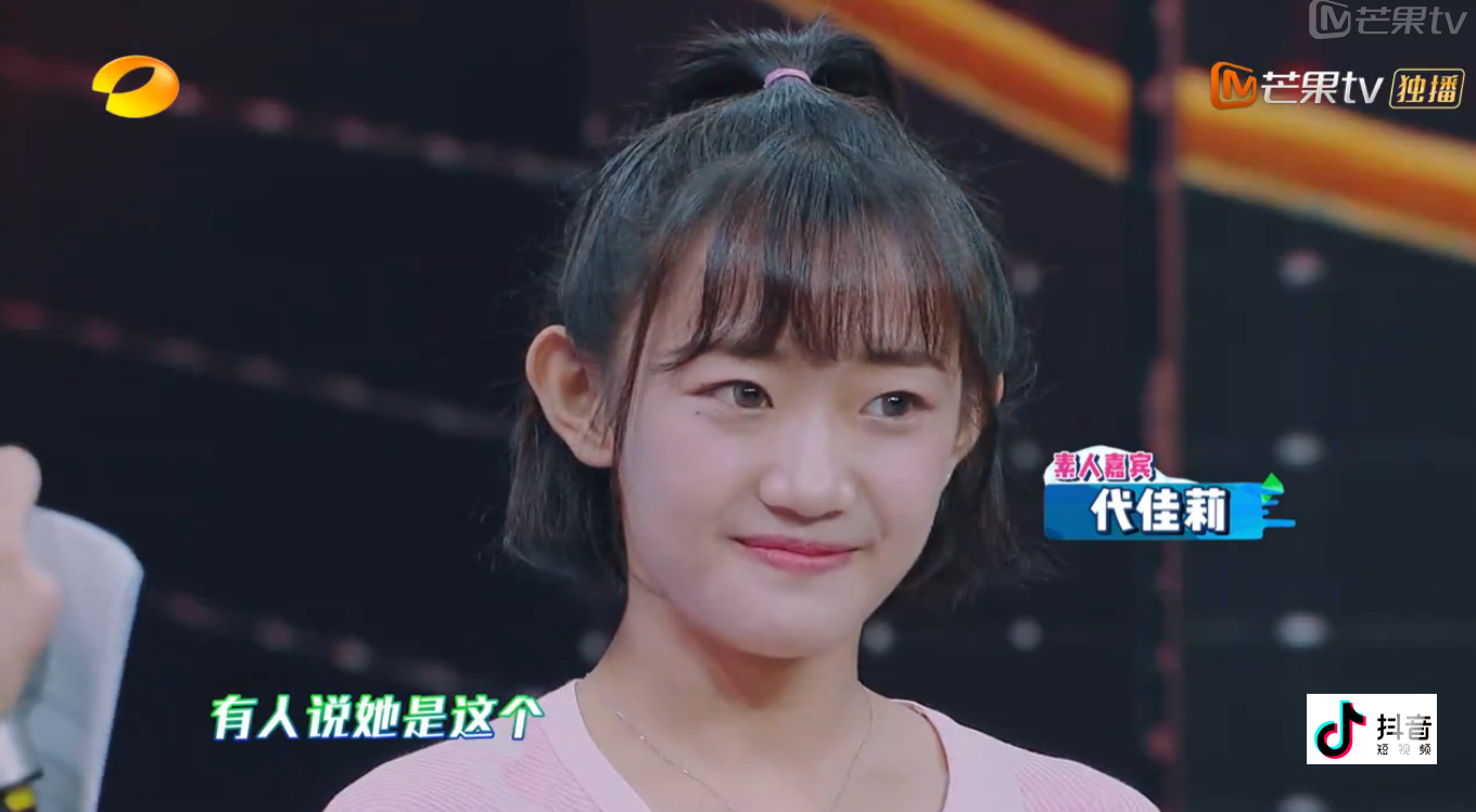 《快本》中"网红"代佳莉出现严重口误,还好机智的何炅暖心救场