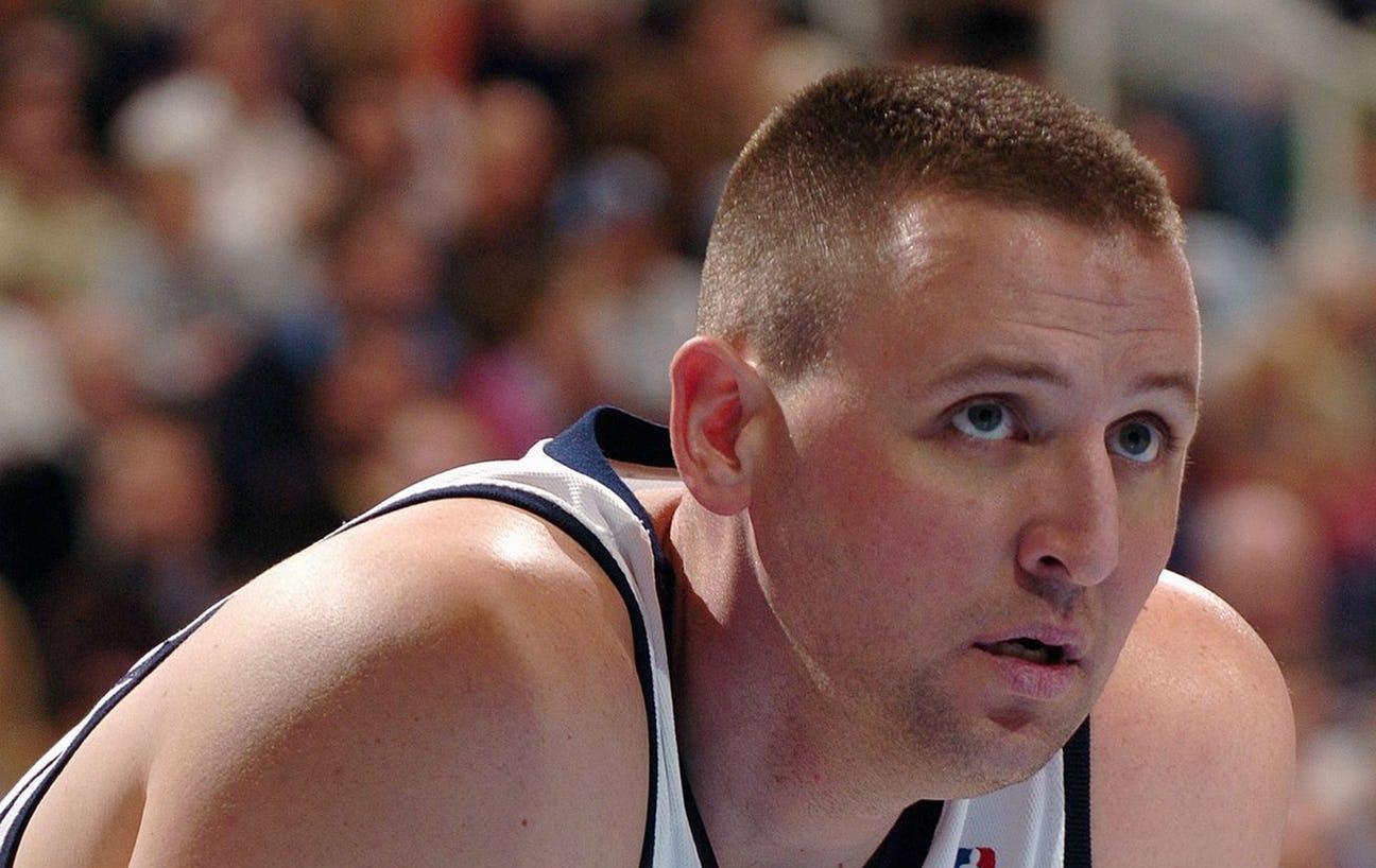 格雷格·奥斯特塔格是高大笨拙的白人篮球运动员的海报男孩.