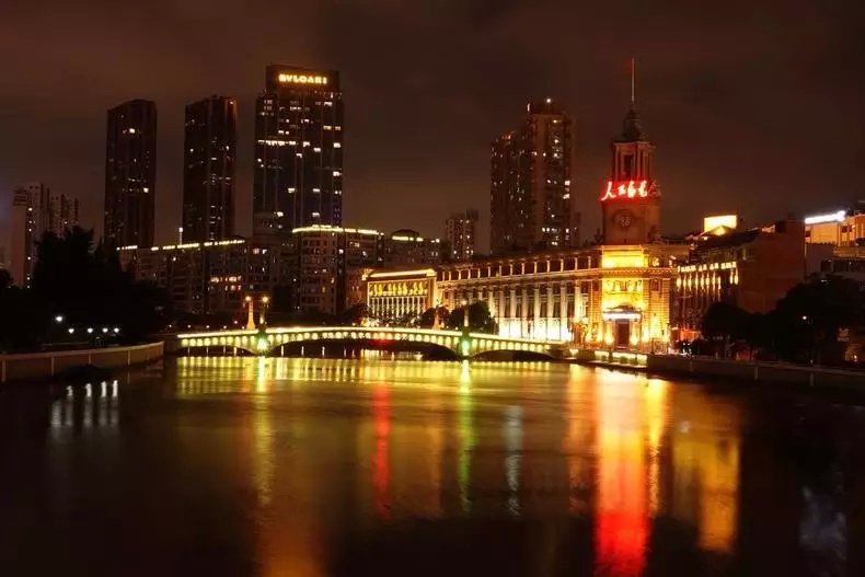 性能全面,索尼黑卡RX100VI行摄体验