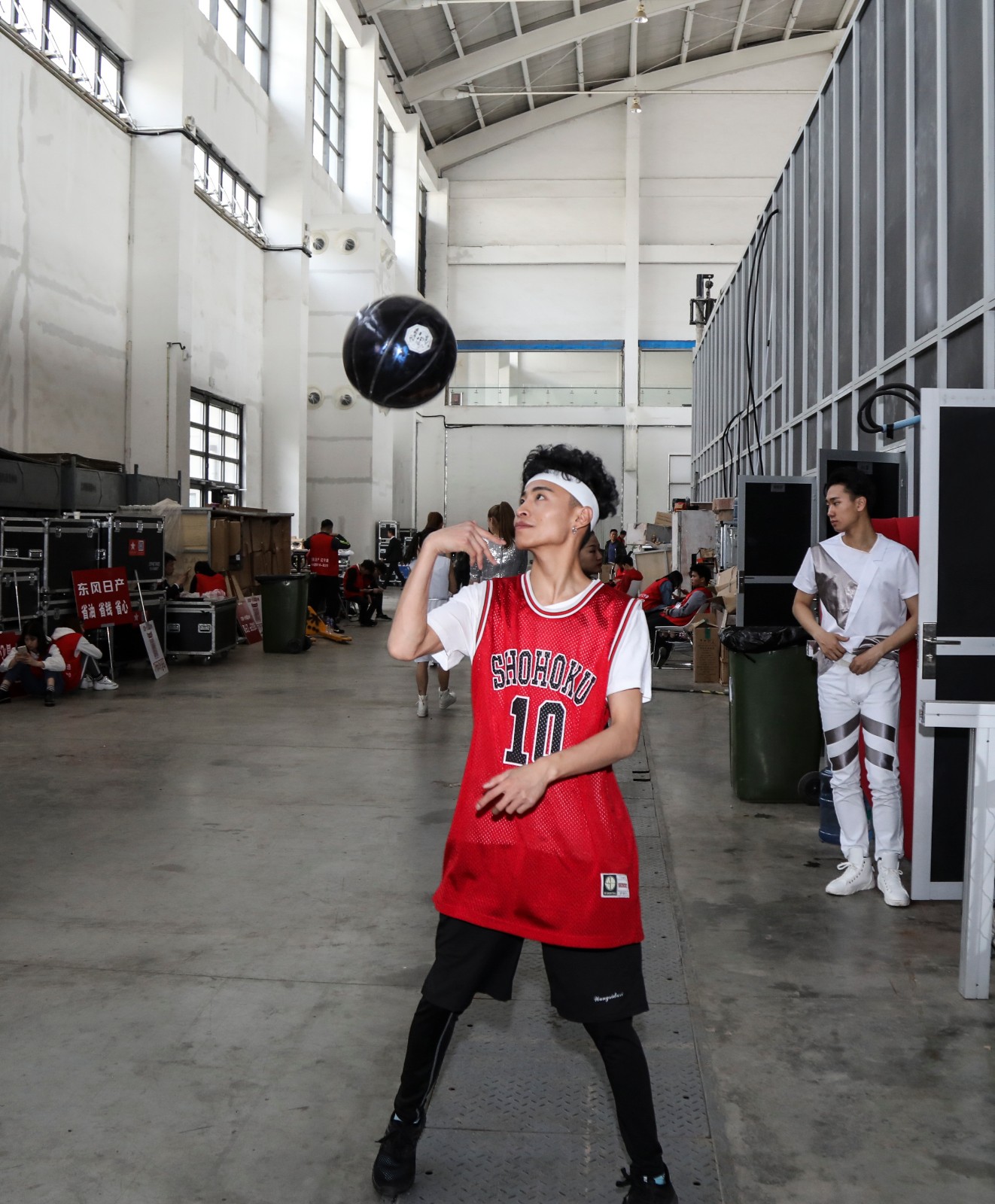 车展与篮球本没有一毛钱关系,由于最近辽蓝获得cba篮球总冠军,球市