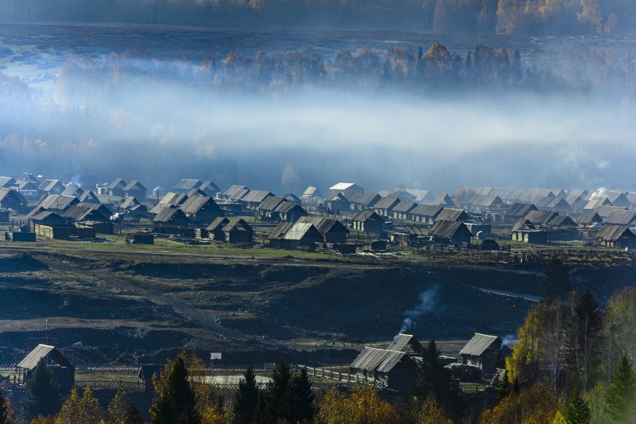 美丽的禾木村.拍摄于2012年10月.