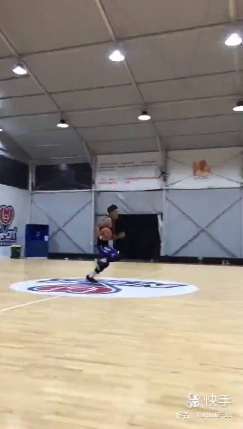 中国云南人,矣进宏,身高178。