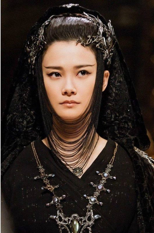 谁说李宇春很man,其实春哥也可以给人冷艳女王般的感觉哟!