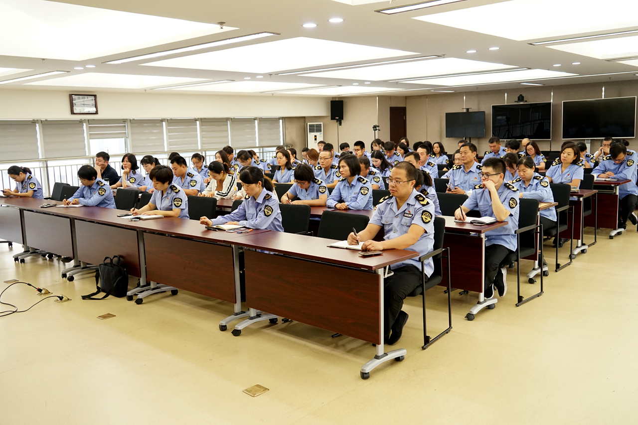 郑东新区食药监局为师生饮食安全撑起"保护伞"