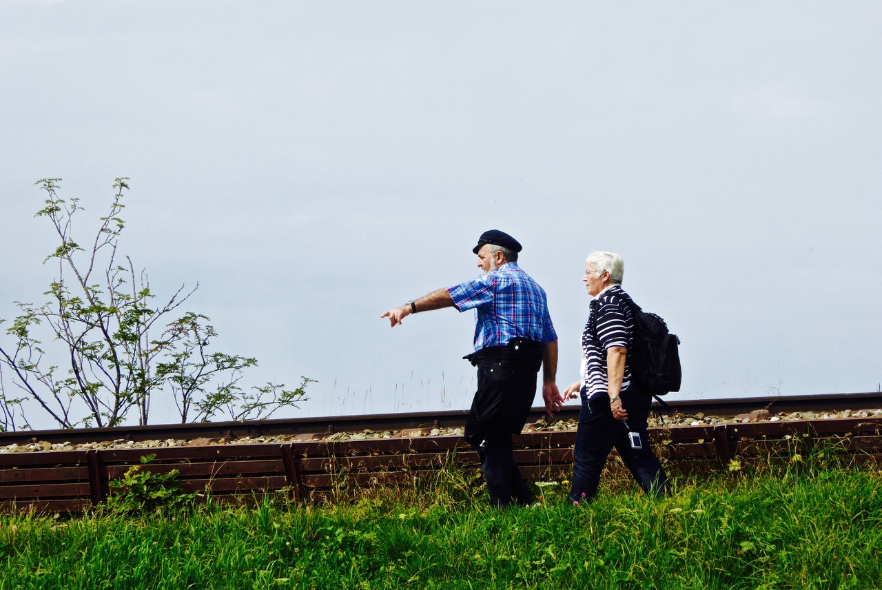 沿着铁轨里吉山上的浪漫归程