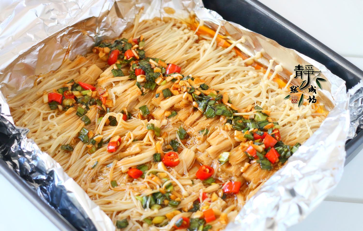 锡纸烤金针菇做法简单味道尤其鲜美一次能吃两三斤