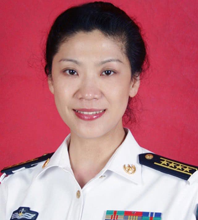 她是国防大学的美女教授,53岁如同20岁的少女,颜值堪比明星