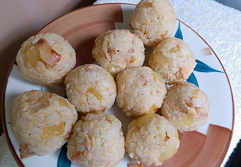 剩米饭别再炒着吃了! 这样做好吃无数倍, 能当饭吃又能当点心