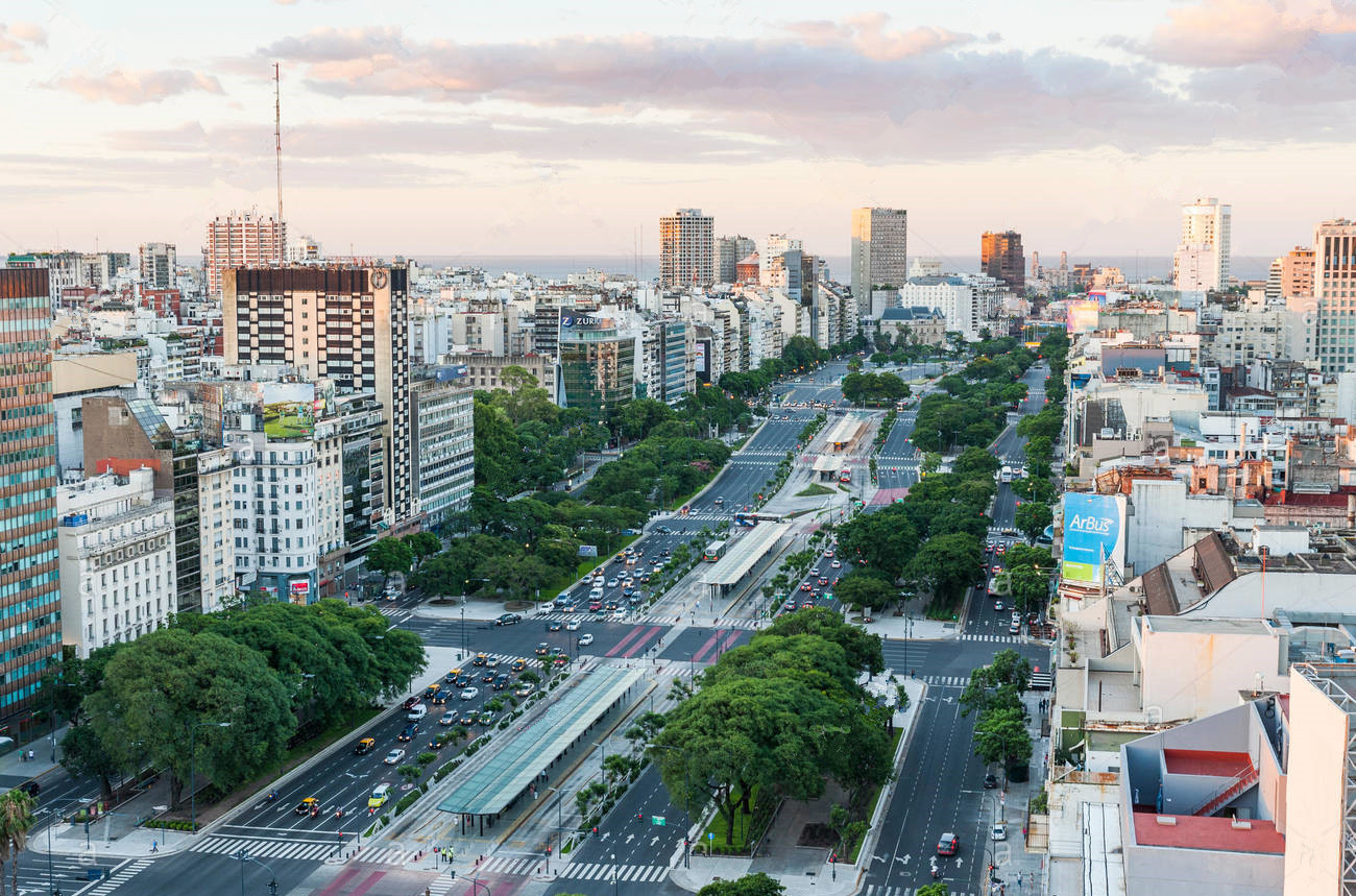 世界上最宽的城市街道18个车道148米宽依旧堵车很严重