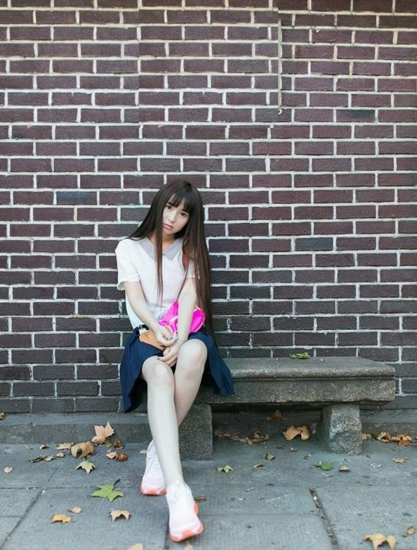 人像摄影:校服短裙美女清秀的脸蛋,长长的秀发,清纯动人|人像|秀发