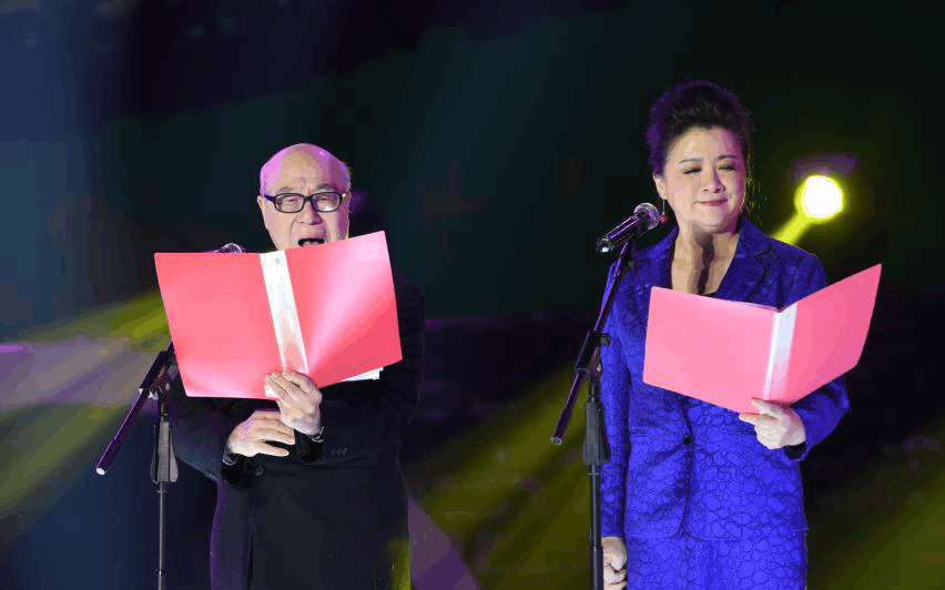 《放歌龙南》"千万里我追寻着你6868"尼日利亚籍歌手郝歌,跨越